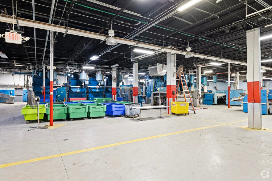 More Photos Of 2320 NW 147th St, Opa-locka Warehouse For Lease