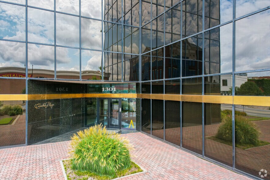 More Photos Of 1301 First Ave, Columbus Medical For Lease