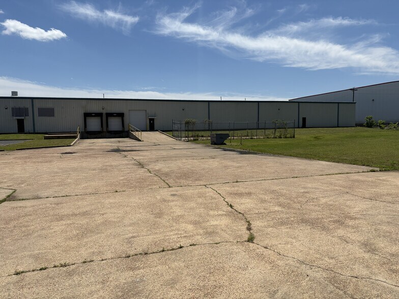 More Photos Of 175 Corporate Dr, Batesville Industrial For Lease