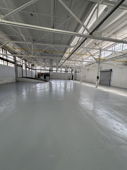 More Photos Of 544-600 Lincoln Blvd, Middlesex Warehouse For Lease