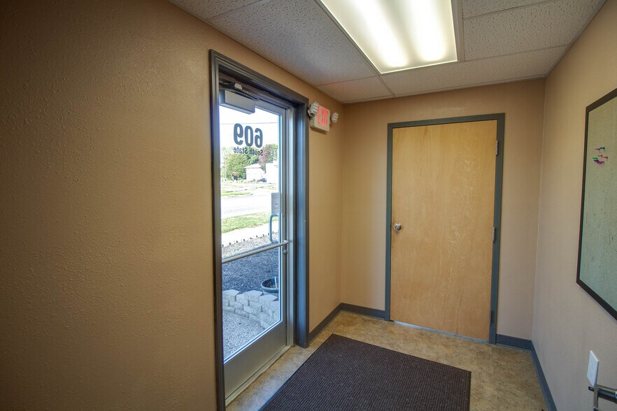 More Photos Of 609 S State St, Jerseyville General Retail For Sale