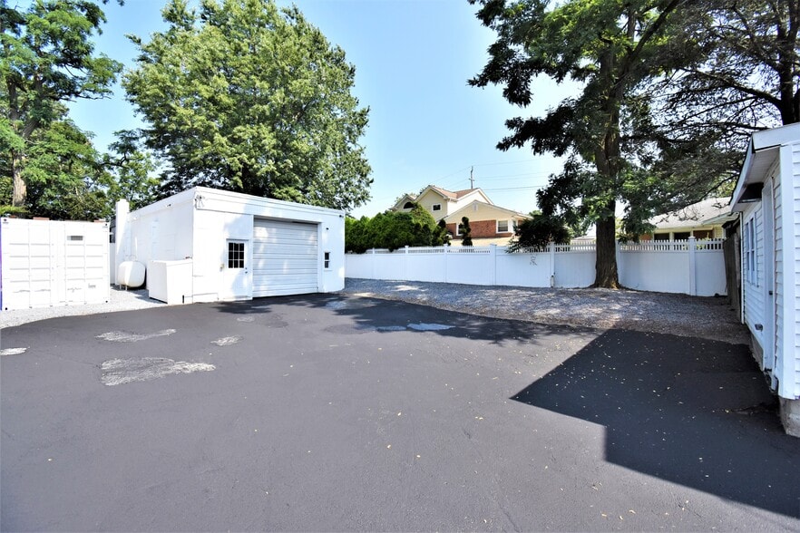 More Photos Of 1241 Coes Neck Rd, North Baldwin Auto Salvage Facility For Sale