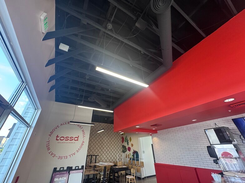 More Photos Of 665 450 N, Vineyard Storefront For Lease