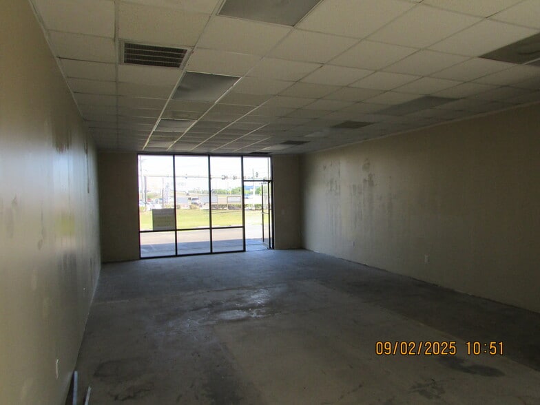 More Photos Of 17230-17250 S Tamiami Trl, Fort Myers Unknown For Lease