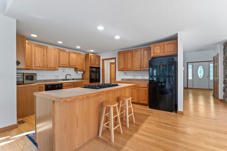 More Photos Of 41 Hobbs Rd, West Newfield Specialty For Sale