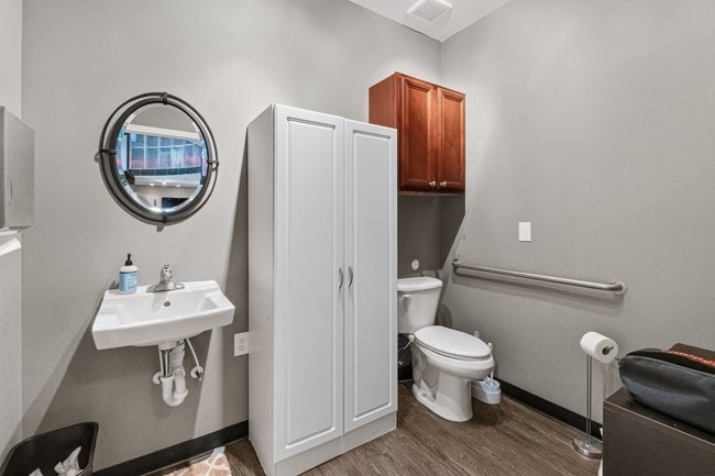 More Photos Of 119 Magnolia Park Dr, Mooresville Showroom For Sale