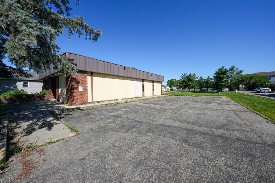 More Photos Of 991 E Main St, Chillicothe Office For Sale