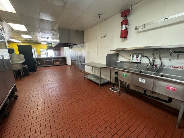 Primary Photo Of 505 S Pepper Ave, Rialto Unknown For Lease