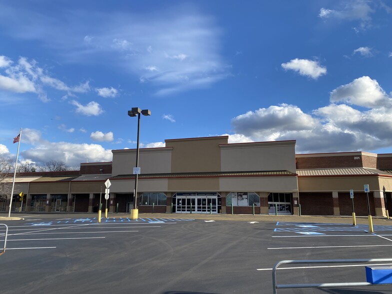 Primary Photo Of 109-243 Blankenbaker Pky, Louisville Storefront For Lease