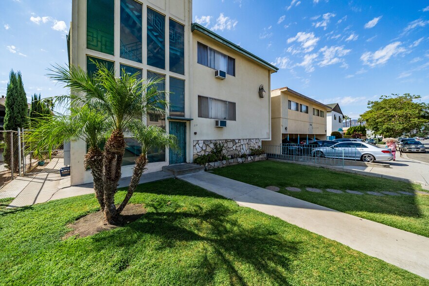 Primary Photo Of 214 E Chevy Chase Dr, Glendale Multifamily For Sale