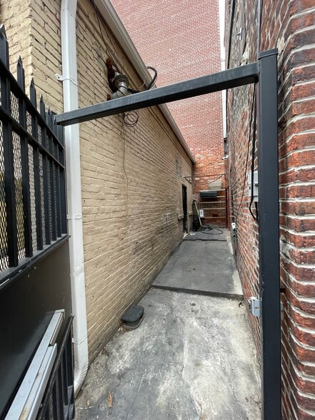 More Photos Of 1314 9th St NW, Washington Freestanding For Lease