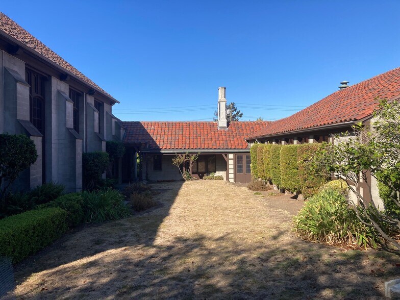 More Photos Of 1521 Spruce St, Berkeley Religious Facility For Lease