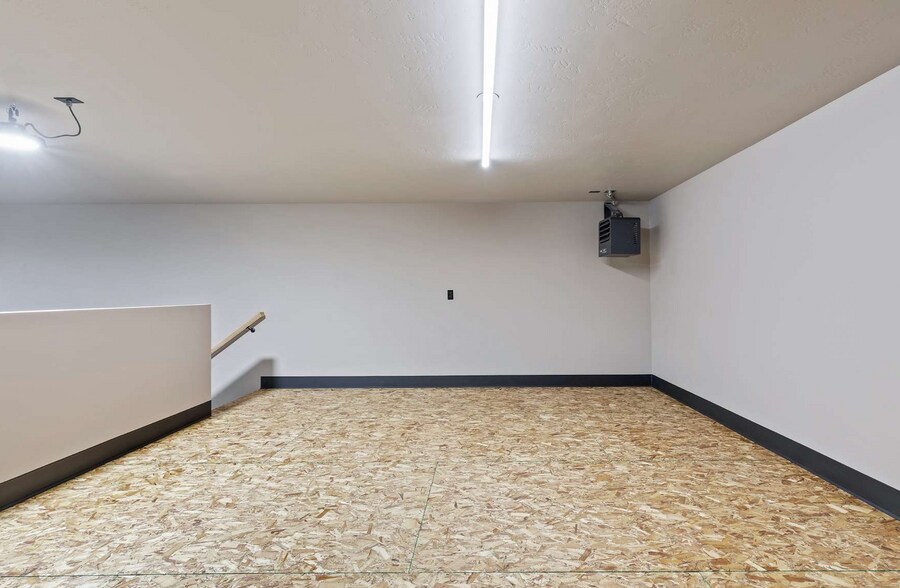 More Photos Of 39 Sunbridge Dr, Mccall Self Storage For Sale