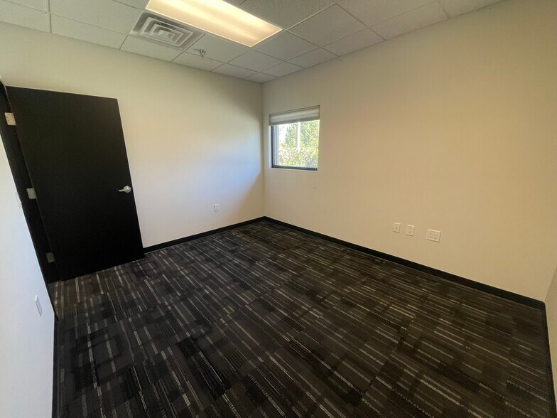 More Photos Of 2700 Farmington Ave, Farmington Office For Sale