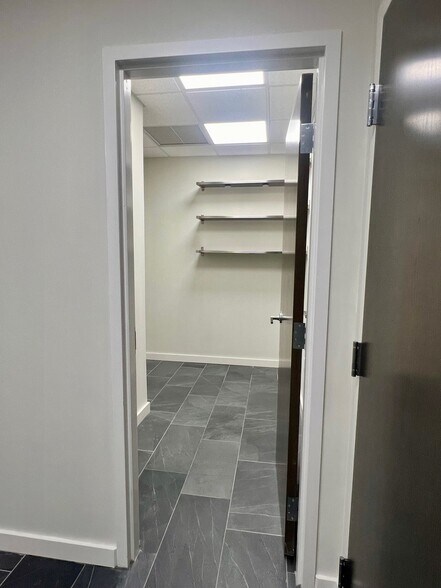 More Photos Of 1902 W Kennedy Blvd, Tampa Office For Lease