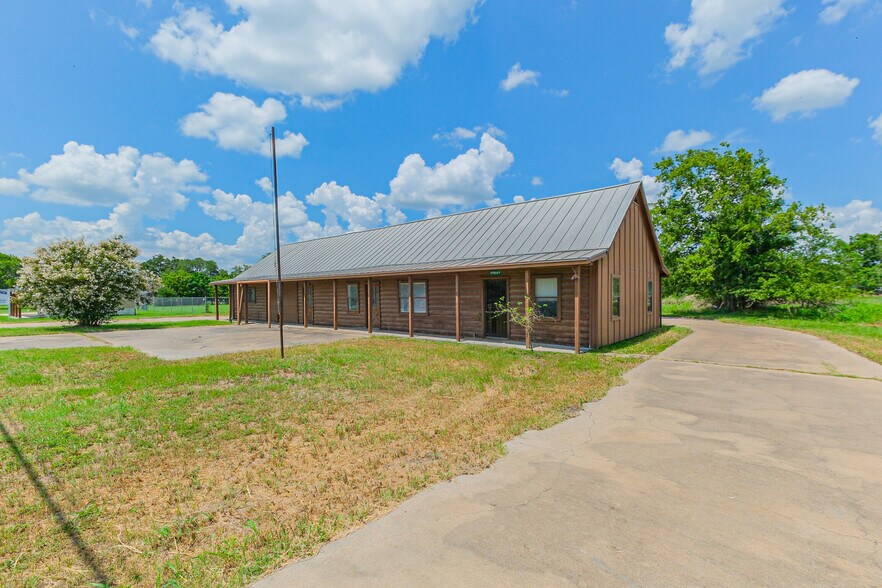 More Photos Of 17857 State Highway 36 S, Somerville Freestanding For Sale