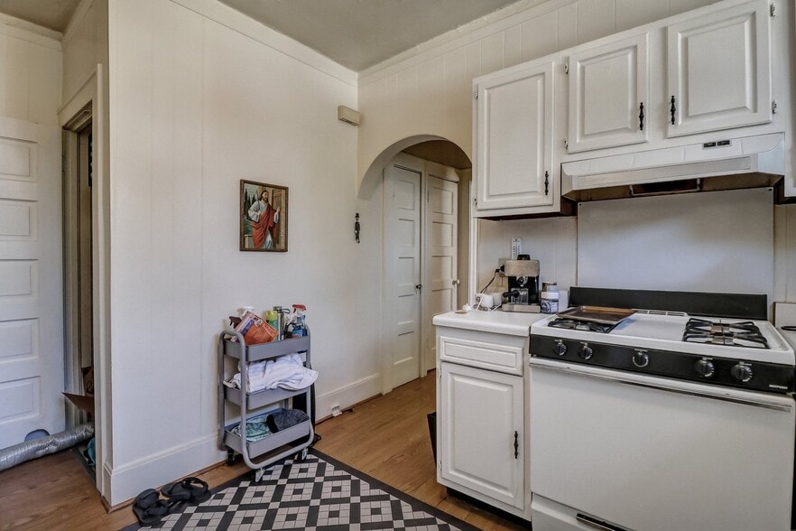 More Photos Of 210 E 48th St, Savannah Apartments For Sale