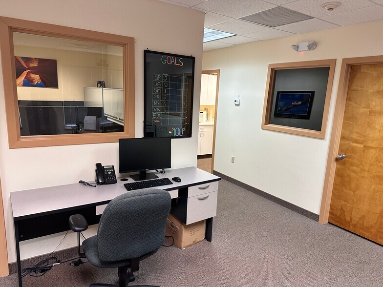 More Photos Of 1449 Old Waterbury Rd, Southbury Office For Lease