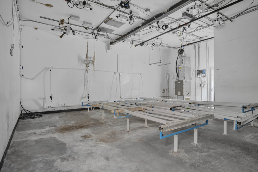 More Photos Of 7231 Hinds Ave, North Hollywood Warehouse For Sale