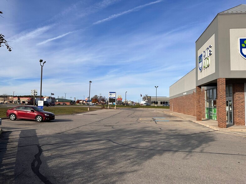More Photos Of 939 Us Highway 31 S, Traverse City Drugstore For Sale