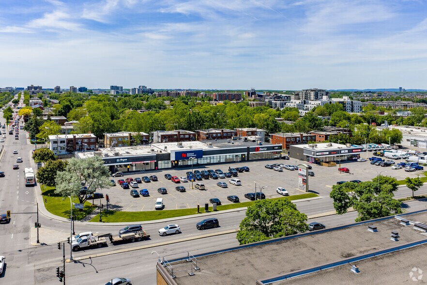 More Photos Of 1110-1146 Boul Marcel-Laurin, Saint-Laurent Storefront For Lease