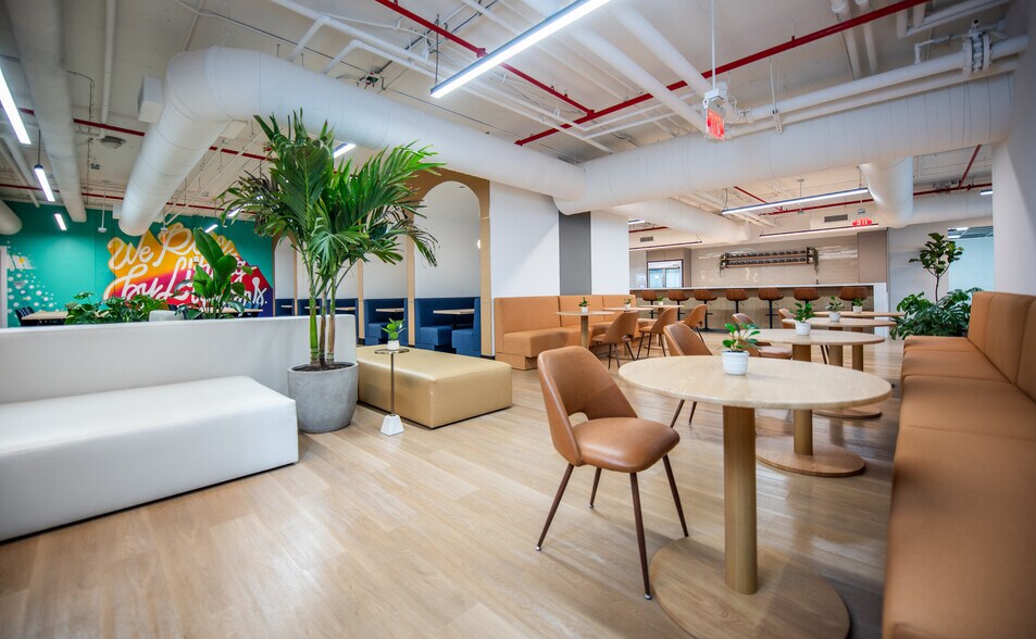 More Photos Of 1100 Brickell Bay Dr, Miami Coworking Space