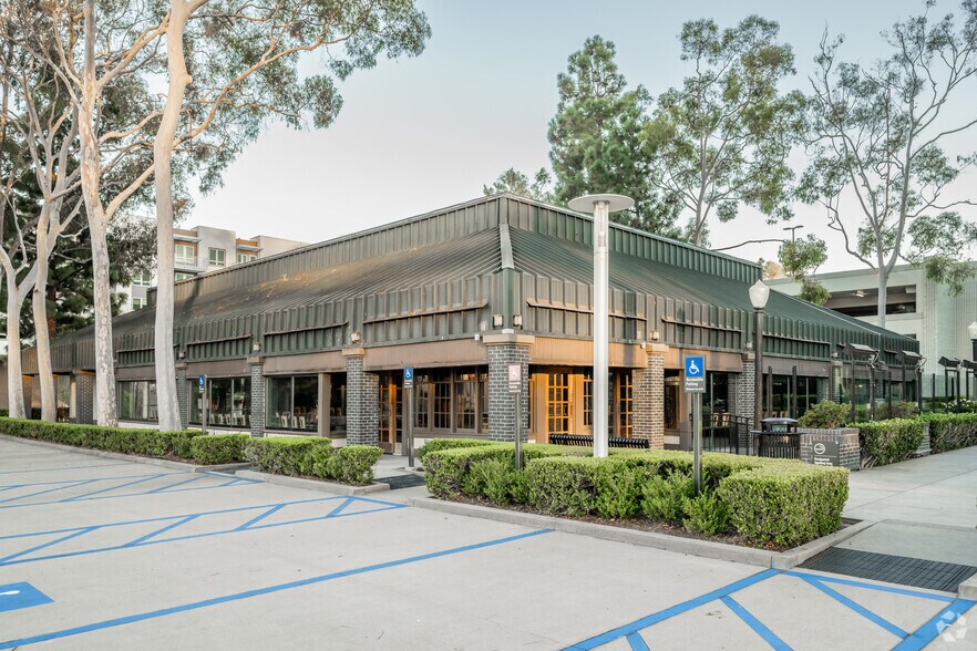 More Photos Of 601 Anton Blvd, Costa Mesa Restaurant For Lease