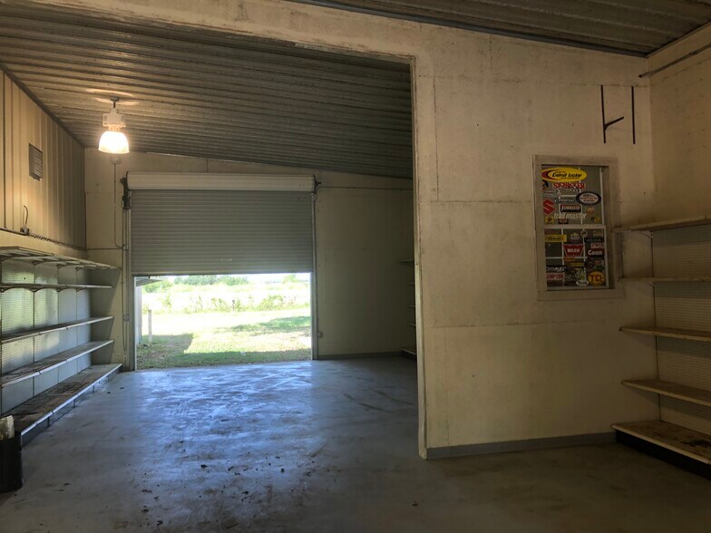 More Photos Of 54012 US-290 BUS Fwy, Hempstead Warehouse For Sale