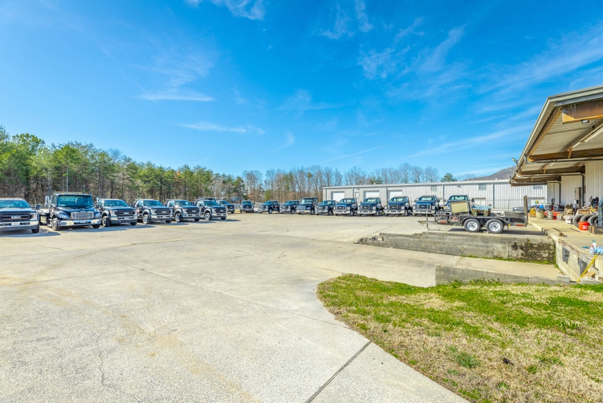 More Photos Of 218 Industrial Park Dr, Soddy Daisy Light Distribution For Sale
