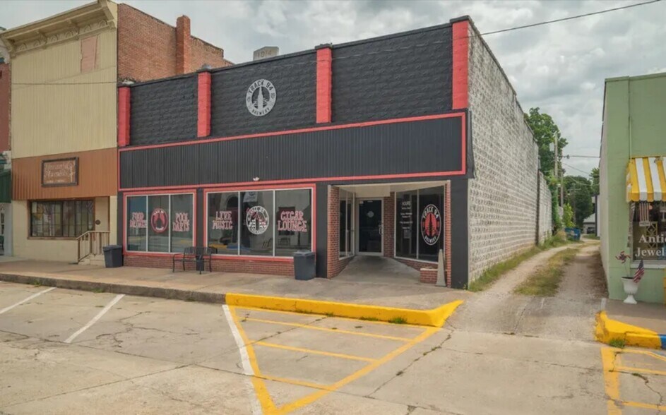 More Photos Of 1107 Cherokee Ave, Seneca Restaurant For Sale