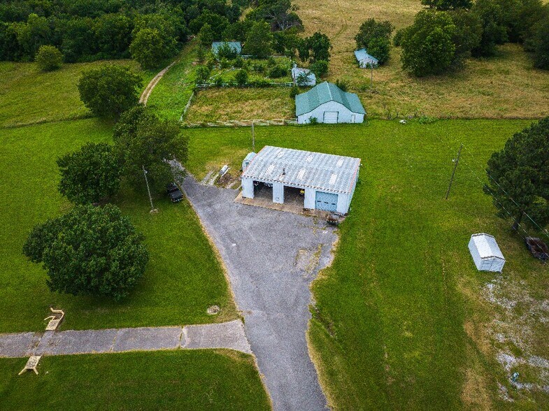 More Photos Of 7 Mathis Park Dr, Tahlequah Dormitory For Sale