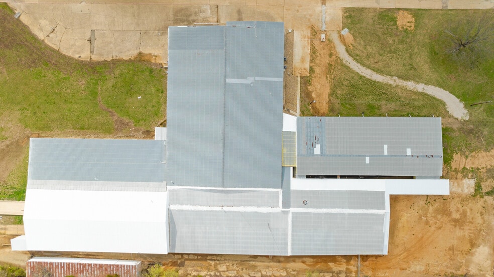 More Photos Of 3790 Lamar Ave, Paris Warehouse For Sale