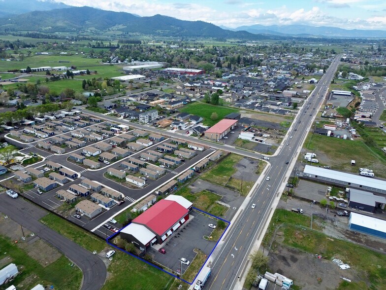 More Photos Of 806 S Pacific Hwy, Talent General Retail For Lease