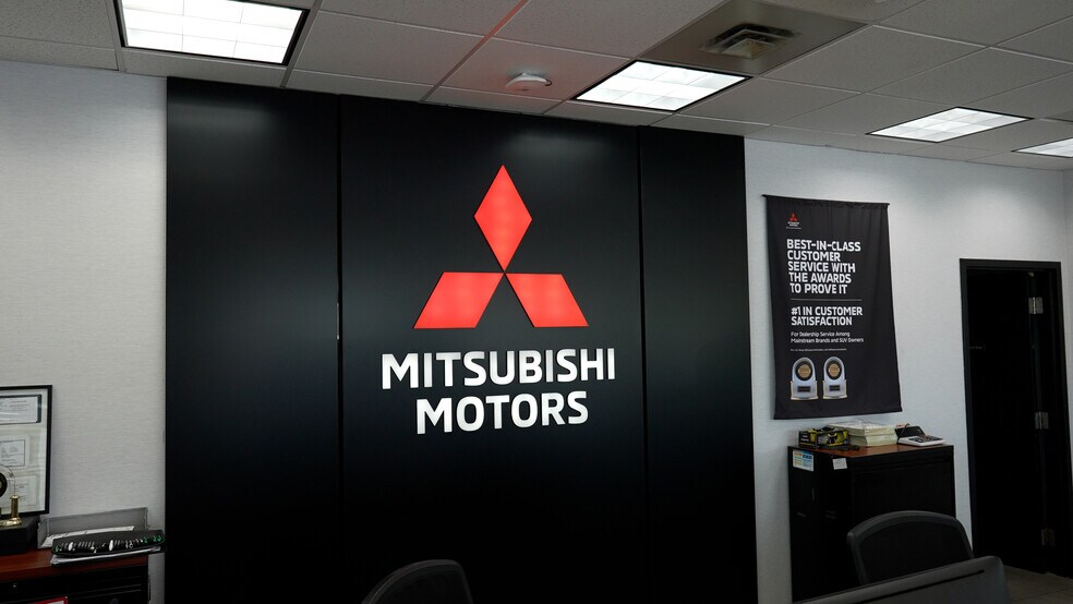 More Photos Of 5155 W Pike Plaza Rd, Indianapolis General Retail For Sale