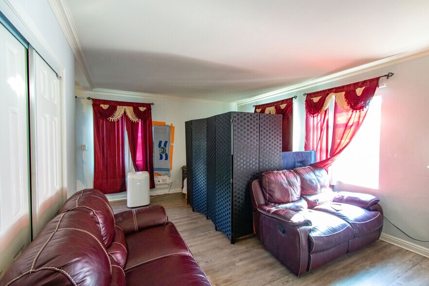 More Photos Of 201-207 S Kenmore Ave, Los Angeles Apartments For Sale