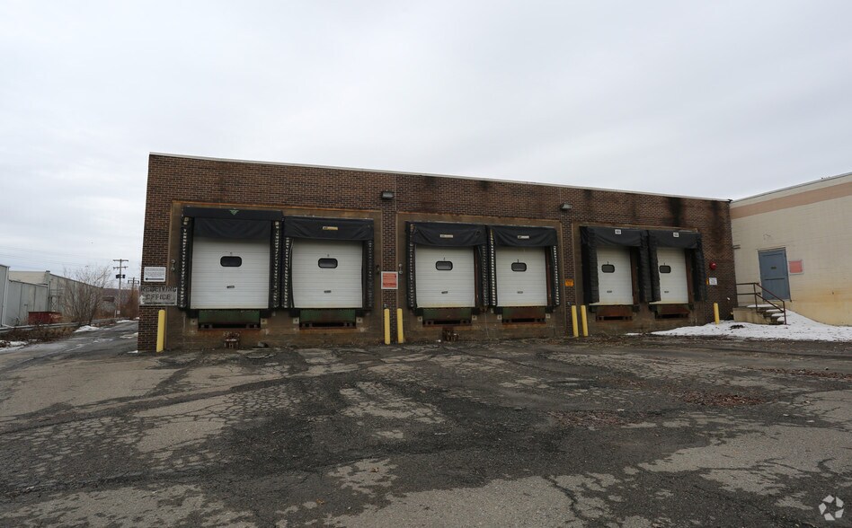 More Photos Of 100 Oakdale Rd, Johnson City Warehouse For Lease