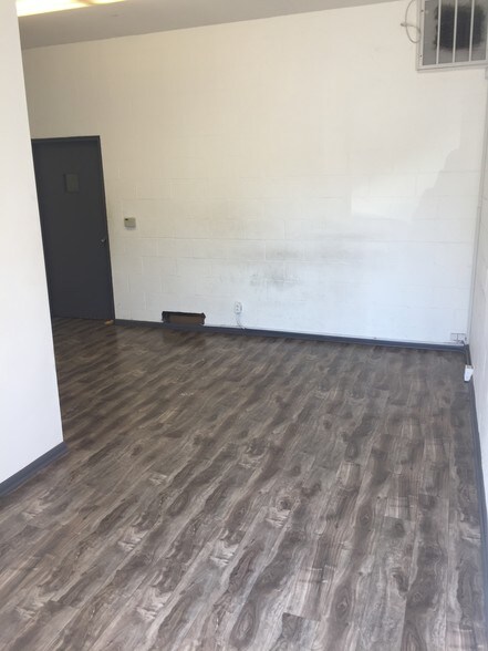 More Photos Of 900 W Hyde Park Blvd, Inglewood Warehouse For Lease