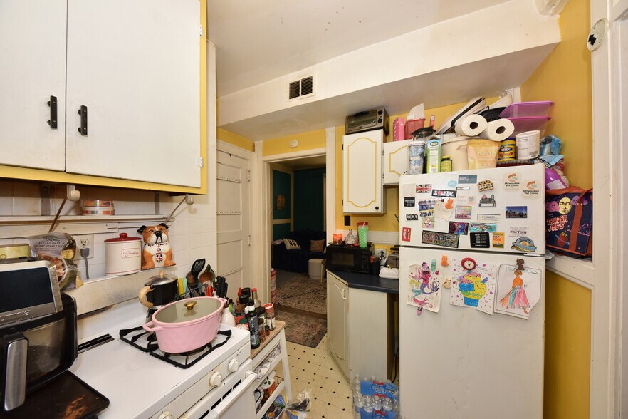 More Photos Of 2670-2672 N Holton St, Milwaukee General Retail For Sale