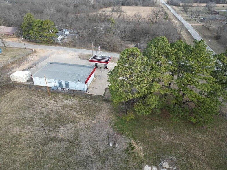 More Photos Of 155 Main, Oaks Convenience Store For Sale