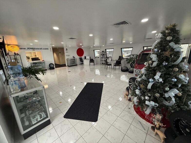 More Photos Of 1314 N King St, Honolulu Restaurant For Lease