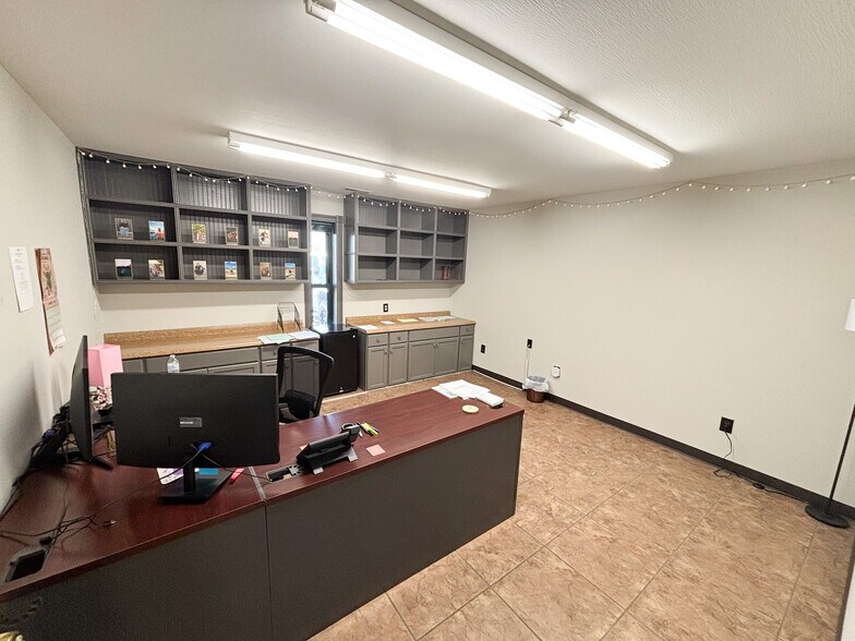 More Photos Of 2012 N Michael Ln, Nixa Warehouse For Sale