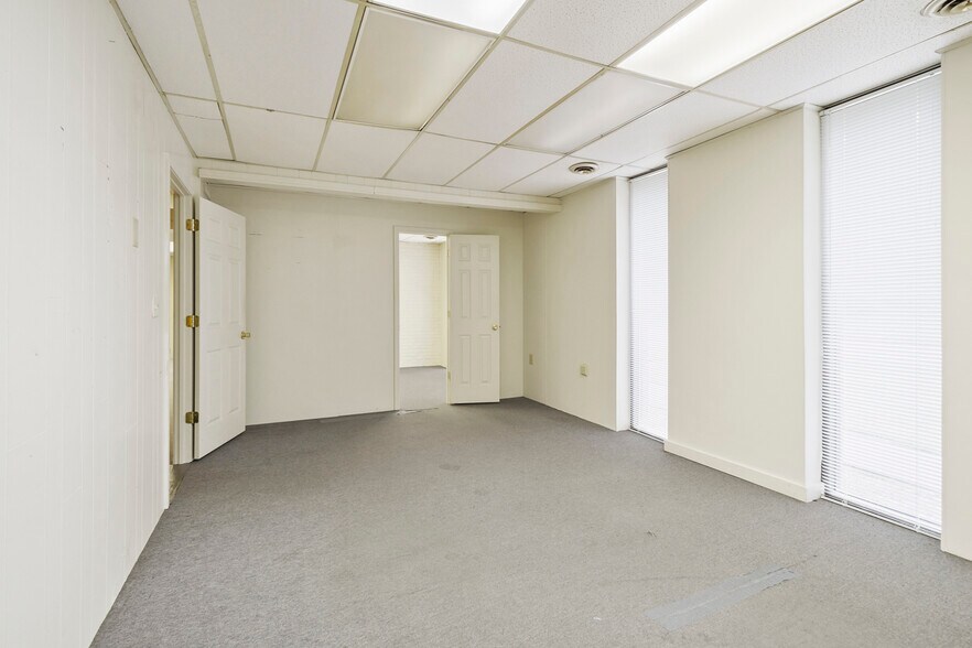 More Photos Of 104 N Dilling St, Kings Mountain Medical For Lease