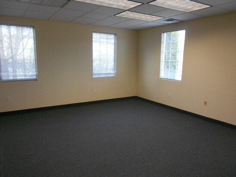 More Photos Of 31 Wichita Dr, Nicholasville Office For Sale