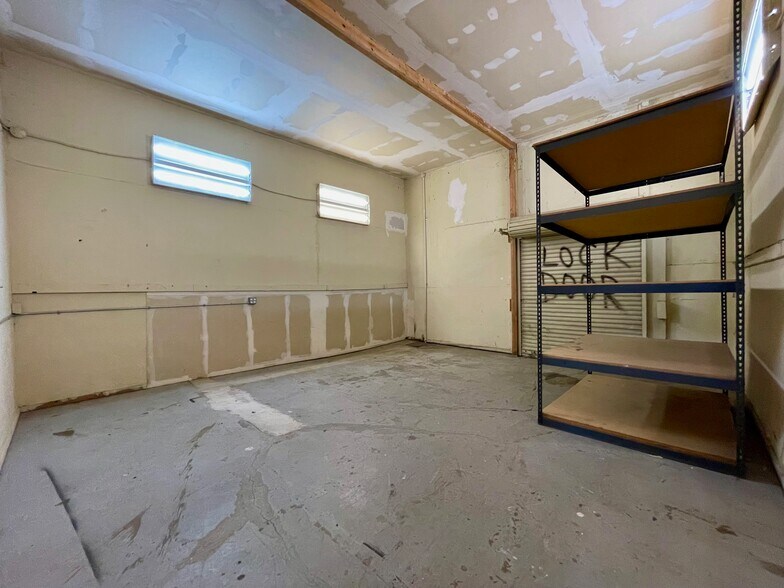 More Photos Of 821 W Main St, El Cajon Flex For Lease