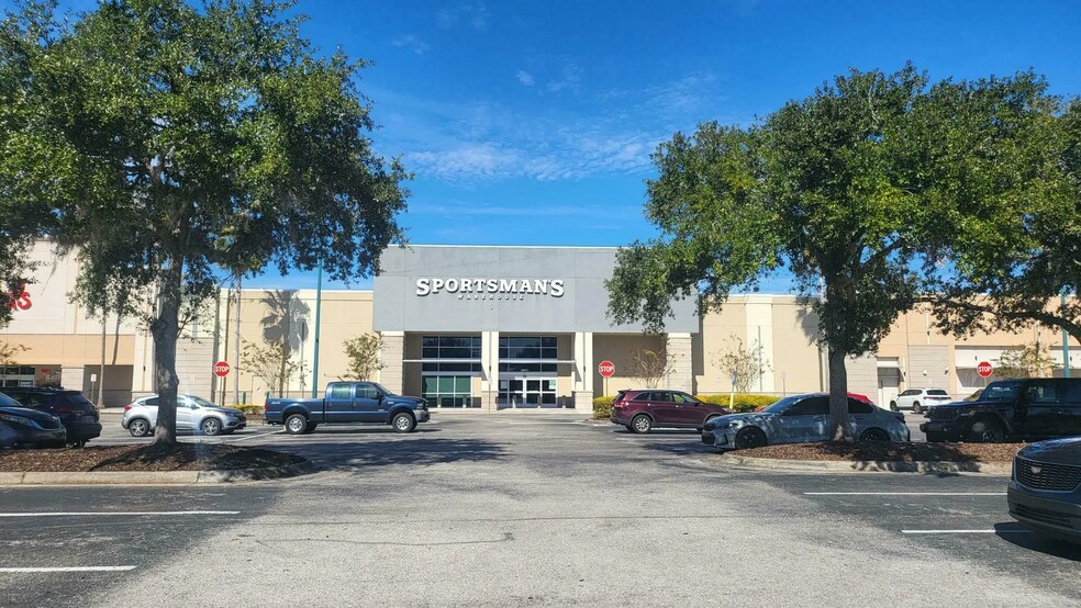More Photos Of 18001 Highwoods Preserve Pky, Tampa General Retail For Lease