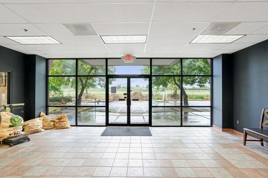 More Photos Of 1852 Fescue St SE, Albany Office For Sale