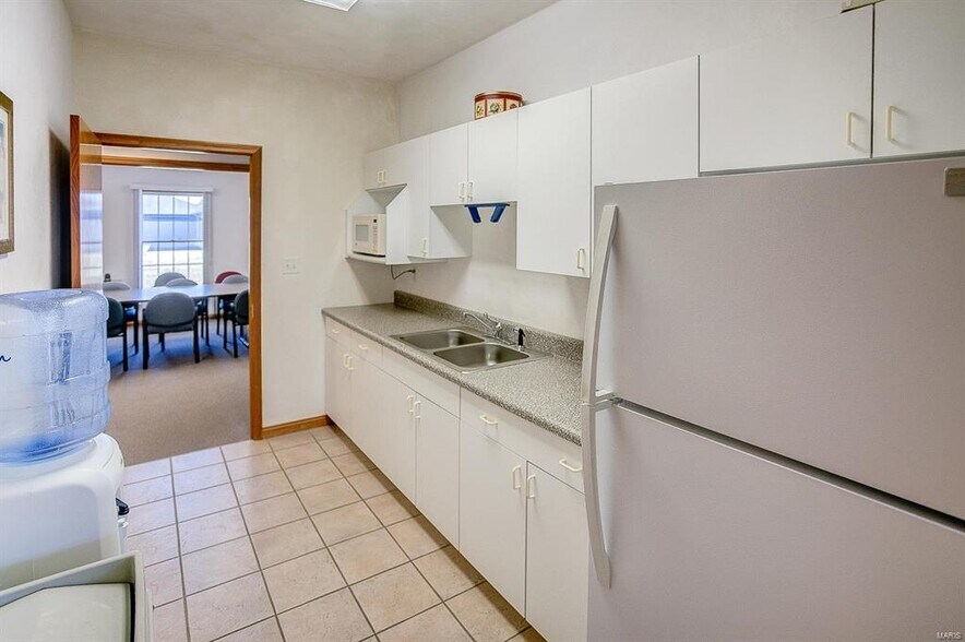 More Photos Of 824 N Market St, Waterloo Medical For Sale