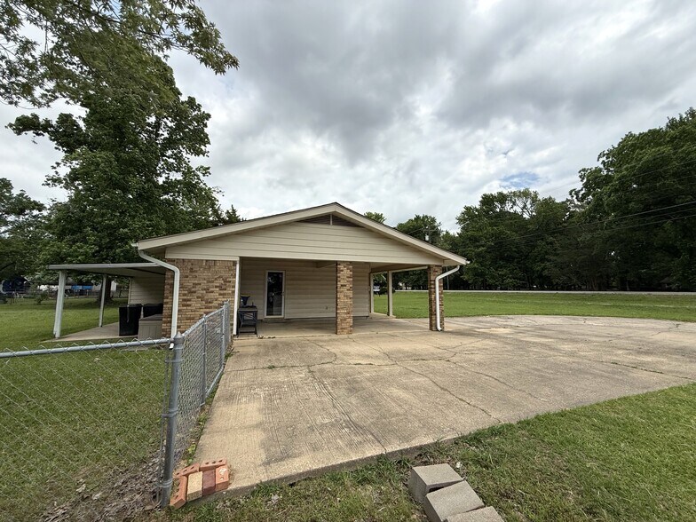 More Photos Of 608 S Pine St, Cabot Flex For Sale