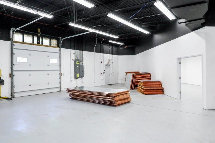 More Photos Of 14101-14105 Mccormick Dr, Tampa Light Manufacturing For Lease