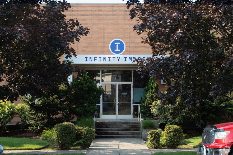 More Photos Of 920 NE 58th St, Portland Unknown For Lease